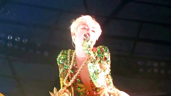 Ein reife frauen sex filme schwarzer Mann beugt sich über ein dünnes krebskrankes Mädchen und macht ihr Freude