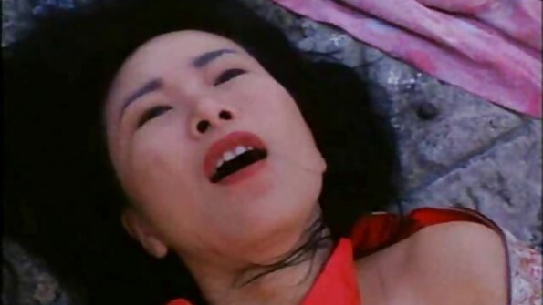 Brünette mit Brille mit großen reife frauen nackt videos Titten im Büro spreizt die Beine, um den Chef zu küssen