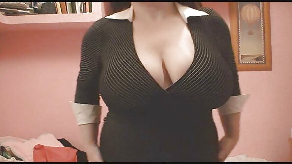 Der Typ küsste reife hausfrauen tube leidenschaftlich zwei süße Schönheiten