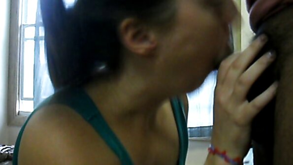 Cutie Scarlet ist reife damen video eine tolle Gastgeberin.