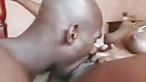 Blondine im Krankenschwesteroutfit mag den Schwanz eines video von reifen frauen großen Mannes