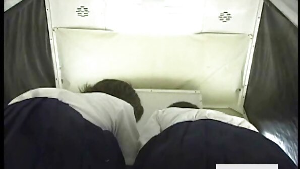 Zwei dünne reife damen clips Sexbomben organisierten einen heißen Gangbang für einen Jungen