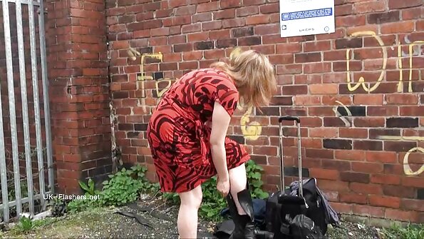 Der Erstklässler schrieb sex videos mit reifen frauen die schöne blaue Mia zu