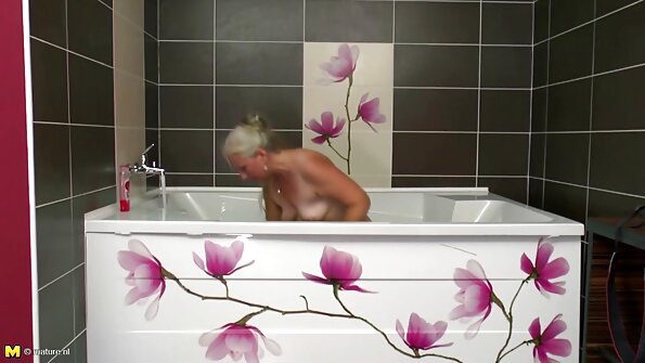 Reife Mutter mit großen Titten und Socken porno video reife frauen stieg auf den Schwanz des Weihnachtsmanns