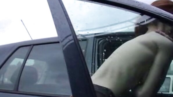 Lesben werden angemacht und ficken sich gegenseitig mit einem video von reifen frauen Kuss mit Zunge und Fingern