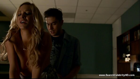 Milf mit dicken Titten fickt in ihren Lieblingsstellungen mit einem reife frauen sexvideos Kuss mit einem Mann.