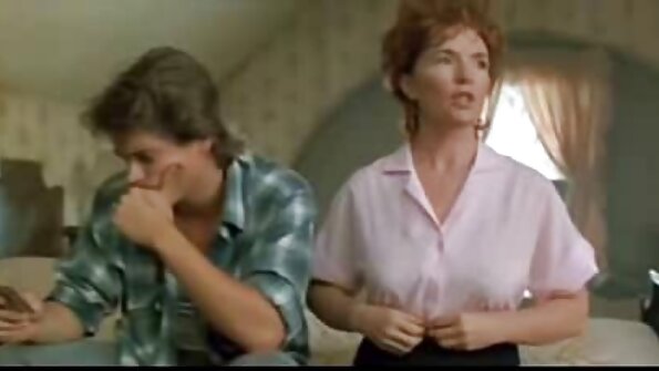 Befreite reife frauen sex filme Brünette fickt einen muskulösen schwarzen in einem Kuss mit Sahnekappe