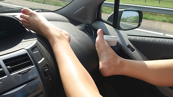 Rothaariges Teenie-Mädchen in Strümpfen mit großer Begeisterung für Sex mit einem reife frau xxx anderen Studenten