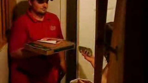 Sexy junge Frau reife videos nach dem Blasen fingert ihre Muschi