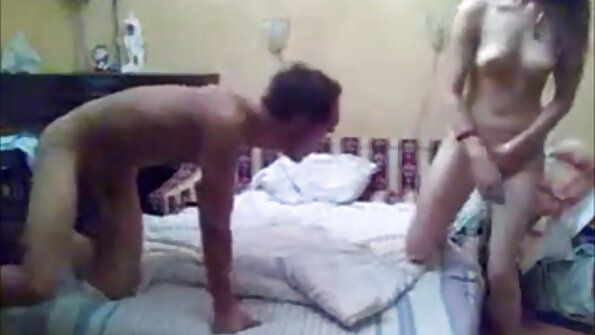 Alia Love und Lexi ENT nahmen an einem Gruppenkuss mit einem sex video reife jungen Mann teil, der abwechselnd mit ihm fickte