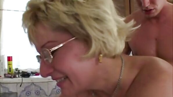 Die Blondine erlag nach einem Glas Champagner reife frauen nackt video einem engen Anal.