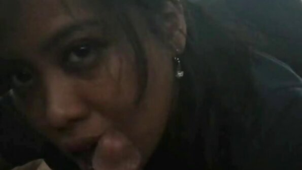 Bärtiger Sportler fickt vollbusige blonde reife damen tube Küsse und langen penis