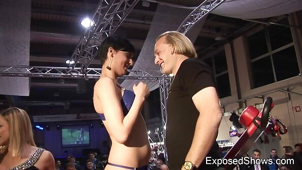 zwei junge schwarze Mädchen free video reife frauen organisierten Gruppensex mit einem haarigen Kerl im Schlafzimmer