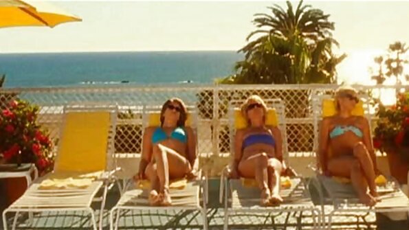 First-Person-Mädchen reife porno tube zieht mit ihrem Geliebten aus dem Haus