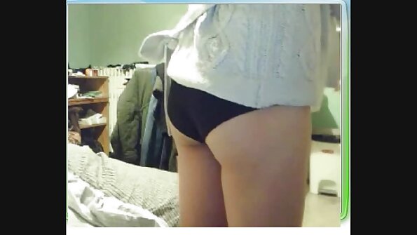 Strümpfe von reife titten tube Mama, die ihren engen Arsch für einen tiefen Anal schieben