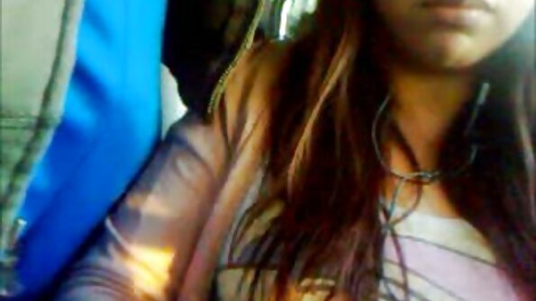 Junge Brünette ohne Erfahrung auf der Party reife frauen nackt video versucht lesbischen Gruppensex