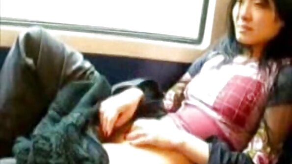 Erfahrene Lesbe bringt einer bescheidenen jungen Frau Oralsex bei reife porn tube