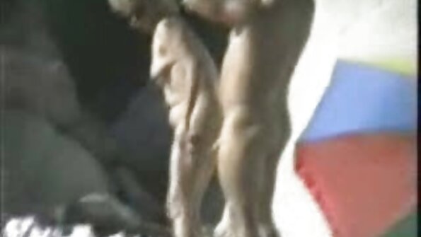 Kerl mit Videokamera in den Händen zieht Sex mit einem Mädchen in der ersten Person aus reife tube