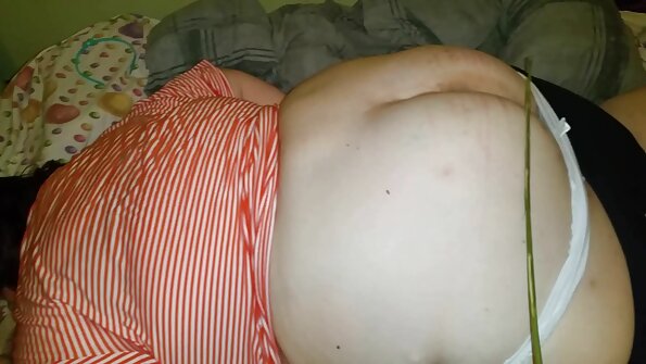 Russisches Mädchen mit schöner Arschfickkrabbe im reife sex tube Muschikuss