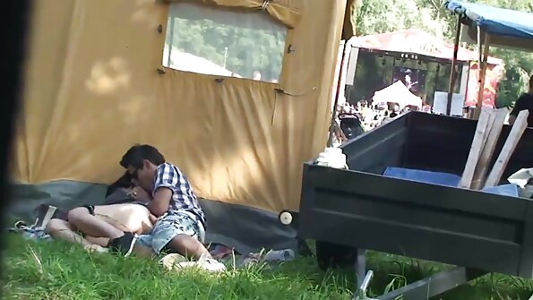 junge Schönheit akzeptiert reife fotzen tube nach dem masturbieren Pornoständer