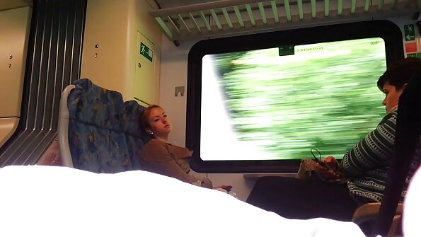 Junger reife frauen porno tube Mann beruhigt zwei vollbusige Tanten während eines Gangbang in einer Nacht