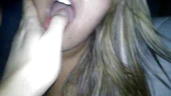 Russisches Dienstmädchen fickt mit dem Gastgeber in der Küche und reife titten tube schreit vor Glück und küsst Kai