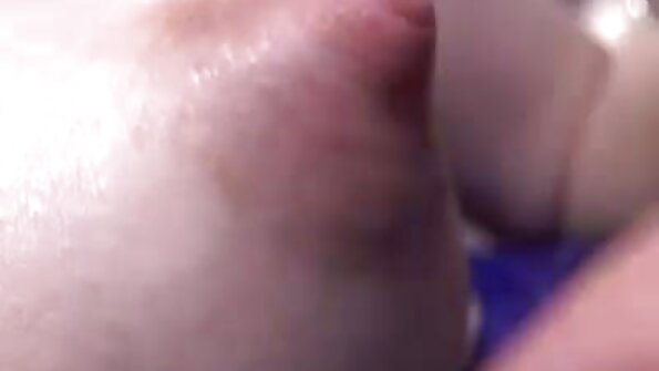 Brünette mit großen Titten will nach körperlicher Anstrengung sex video reife frauen Sex mit Trainer