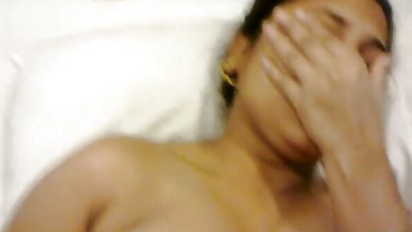 College-Mädchen haben lesbischen sex sex video reife frauen nach einer Kissenschlacht