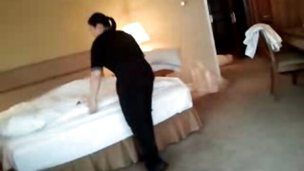 Tätowierte reife bbw frauen Mädchen organisieren gangbang mit Doppelpenetration